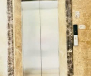 Tôi cho thuê nhà hai mặt tiền,mới, Lạc Long Quân, 99m2x 5T vỉa hè 28 Tr