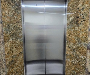 Tôi cho thuê nhà hai cửa đi, mới, Hoàng Cầu, 100m2x 4T vỉa hè 30 Tr