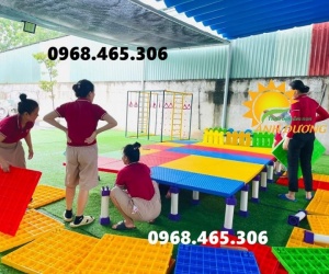 Sàn bục sân khấu lắp ghép mầm non bằng nhựa nhập khẩu 