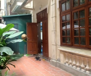 CHÍNH CHỦ bán nhà trung tâm Cầu Giấy 137m2 - 3 tầng- Mặt ngách rộng, ô tô đỗ cách 15m