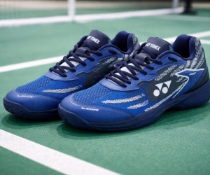 Giày cầu lông Yonex