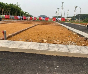 Bán đất thổ cư 100m2 mặt đường 21A, Phú Cát, Quốc Oai, sổ đỏ chính chủ, giá 3.2 tỷ. LH: 0382394677