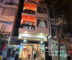 BÁN NHÀ PHỐ 4 TẦNG MẶT TIỀN ĐƯỜNG BÀ TRIỆU CẠNH GA NHA TRANG VỊ TRÍ KINH DOANH CÓ DÒNG TIỀN THUÊ 25