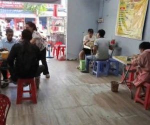 DO NHÀ CÓ VIỆC GẤP MÌNH KHÔNG QUÁN XUYẾN ĐƯỢC NÊN CẦN SANG LẠI QUÁN CƠM TẠI HỒ CHÍ